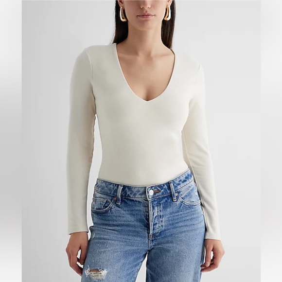 💟 5/$25 Express XL Cream Body Contour Cozy V-Neck Long Sleeve Bodysuit NEW - Picture 1 of 5